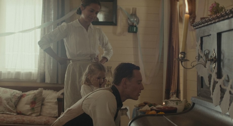 Tom Sherbourne and Isabel Graysmark The Light between oceans book