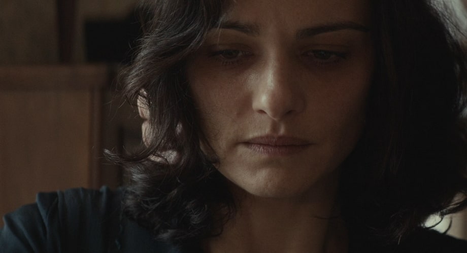 Hanna Pots the light between the oceans story analysis