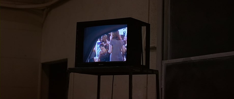 Who stabbed who in Scream 2