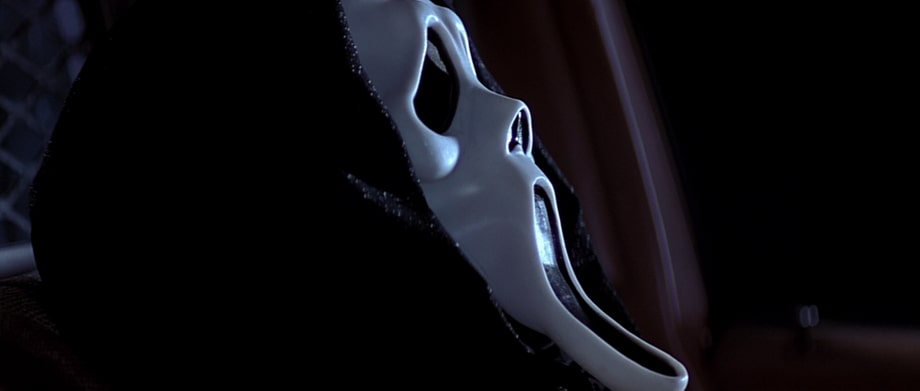 Scream 2 a scene in the crushed car