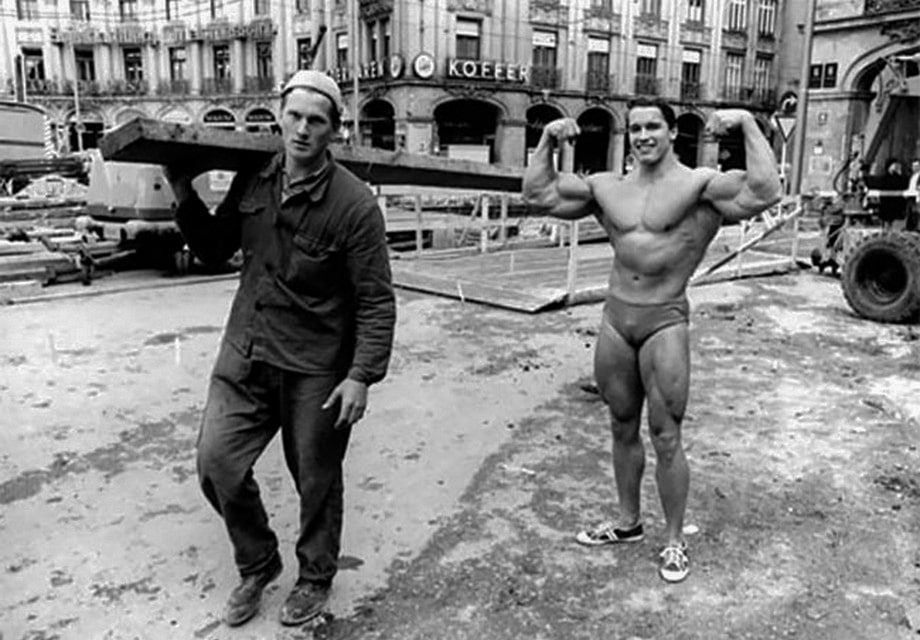 ARNOLD AT THE KARLSPLATZ Munich. Schwarzenegger young photos