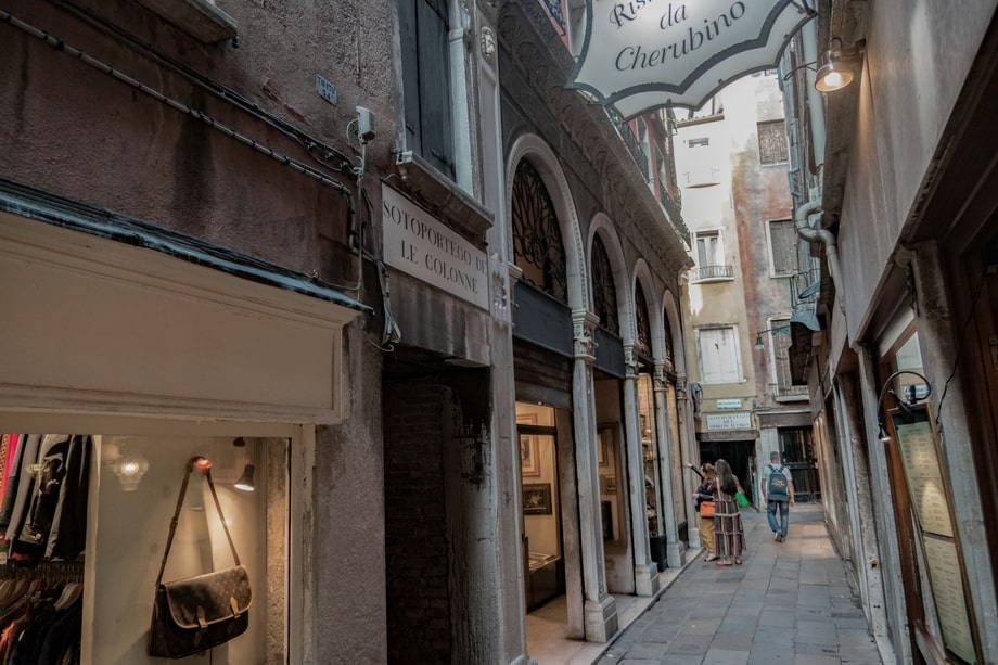 SOTOPORTEGO DE LE COLONNE Venice Casino Royale