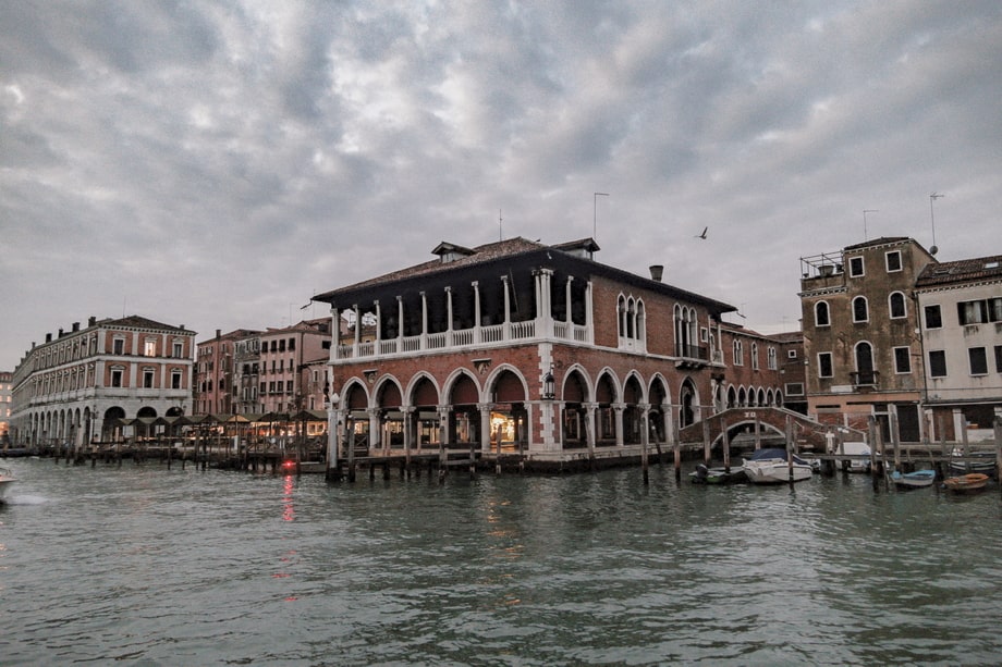 Rialto market Venice filming location