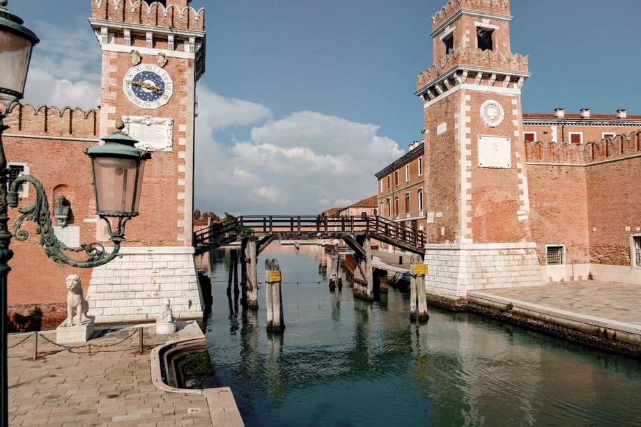 INTERPOL HQ – ARSENALE Where was Tourist movie filmed