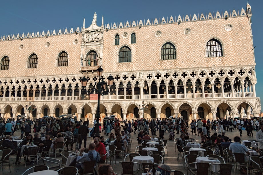 A POLICE STATION – MARCIANA LIBRARY in Venice. The Tourist venice locations