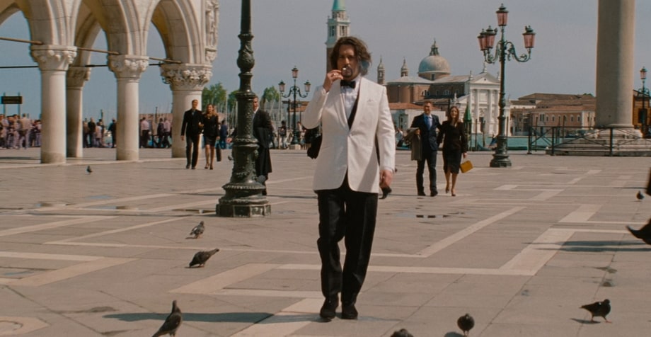 JOHNNY DEPP IN A WHITE SUITE – SAN MARCO SQUARE. Venice locations
