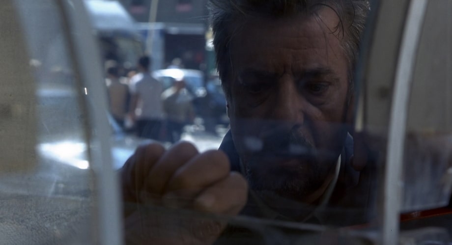Inspector Pazzi makes a phone call