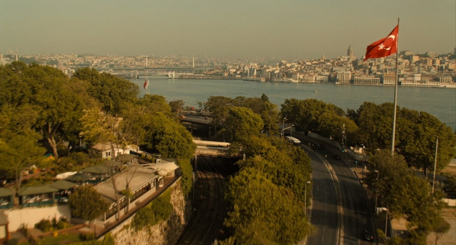 Robert Langdon (Tom Hanks) goes to Istanbul