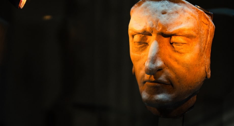 The death mask of Dante Algieri: Inferno