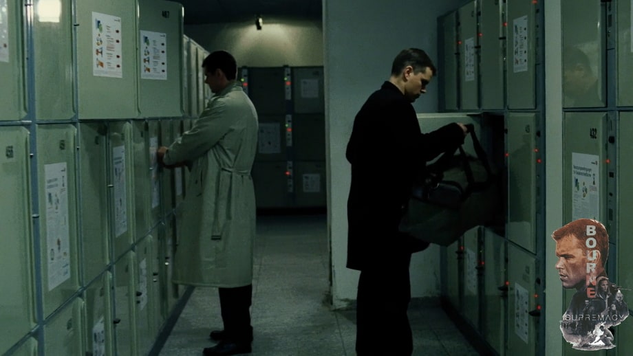 Jason Bourne leave his bag In the lockers