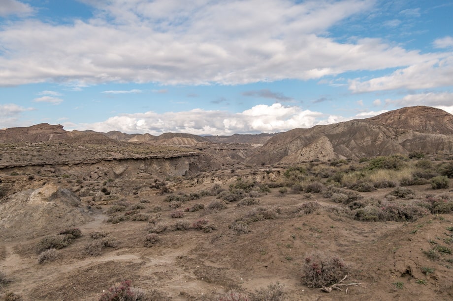 indiana jones looking over cliff Tabernas desert
