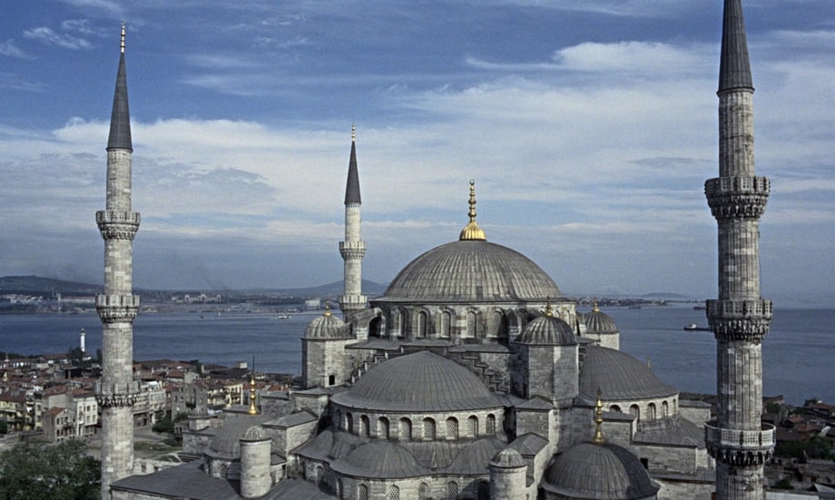 the Blue Mosque as a filming location for the 1963 James Bond movie