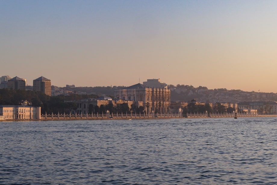 Dolmabahçe Saray (Dolmabahce Palace)