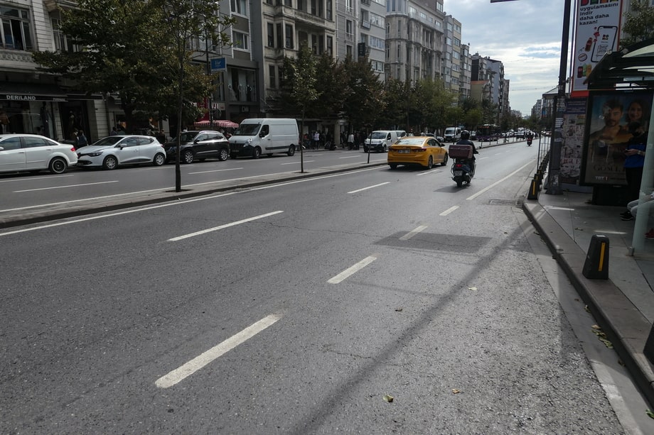 Halaskargazi Caddesi street: James Bond 007 Istanbul