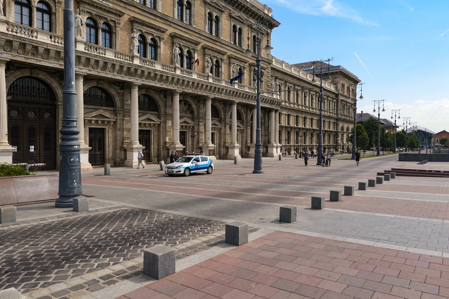 Fovam Ter Square Inferno movie location in Budapest