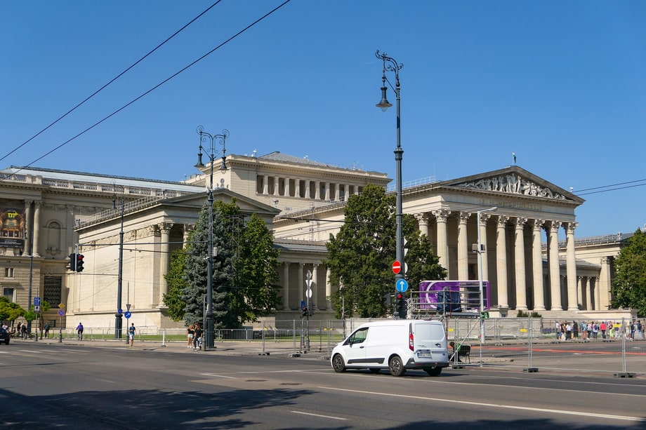 The Heroes’ Square Red Sparrow filming location in Budapest