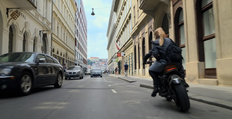 Natasha and Yelena Romanova on the streets of Budapest